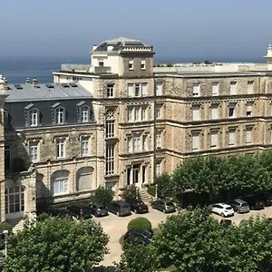 Helianthe Apartment